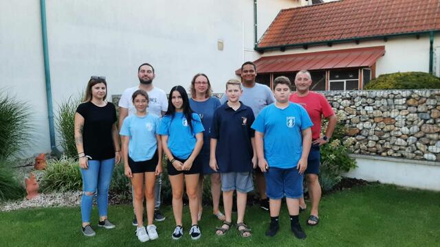 Als Dankeschön für Ihre Bereitschaft zur Ausbildung als Feuerwehrfrau und Feuerwehrmann hat Vizebürgermeisterin Silvia Pitzl die Feuerwehrjugend der FF Apetlon zum Pizzaessen eingeladen. | Foto: Silvia Pitzl