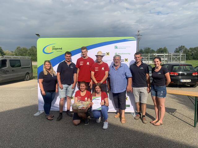 1.	Platz Landjugend Tarsdorf Team 2

Oben v.l.n.r. Bezirksleiterin Sandra Gaisbauer, Bezirksleiter Fabian Beinhundner, Markus Esterbauer, Matthias Auer, Uttendorfer Bürgermeister Josef Leimer, Landjugendleiter Uttendorf Florian Forthuber, Landjugendleiterin Uttendorf Kerstin Hofer

Unten v.l.n.r.: Eva Brunner, Stefanie Sommerauer
 | Foto: Bezirkslandjugend Braunau
