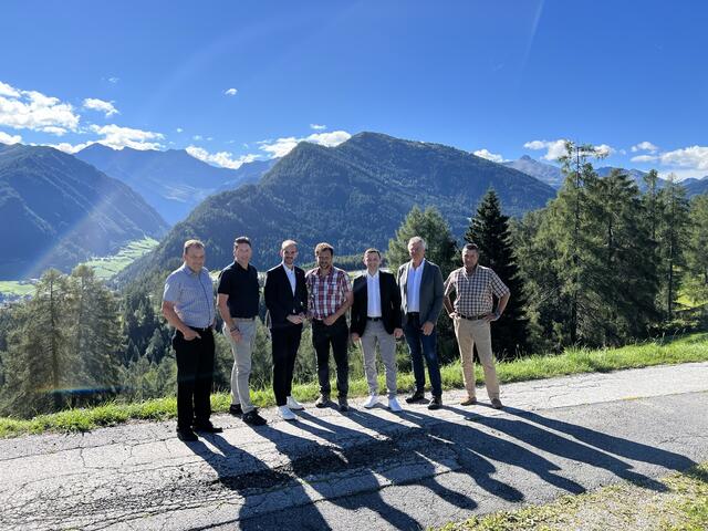 Der Wipptaler Planungsverbandsobmann und Landtagsabgeordnete Bgm. Florian Riedl hat das Treffen zum Gedankenaustausch initiiert. Im Bild v.l.: Bgm. Vinzenz Eller, Bgm. Mario Nocker, Staatssekretär Florian Tursky, Bgm. Florian Riedl, Bgm. Karl Mühlsteiger, Bgm. Walter Kiechl und Vizebgm. Burkhard Kreutz
 | Foto: privat