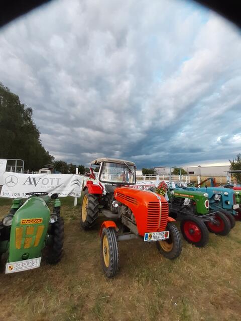 Aufgenommen am Oldtimer Traktor Treffen in Horitschon. War eine wunderschöne Kulisse.  | Foto: Christian Szauer