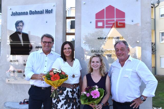 Nach der Enthüllung der Tafeln:: OSG-Obmann Alfred Kollar, LHStv. Astrid Eisenkopf, Eva Maria Holzleitner (Bundesvorsitzende der SPÖ Frauen) und Bgm. Dieter Posch | Foto: Uchann