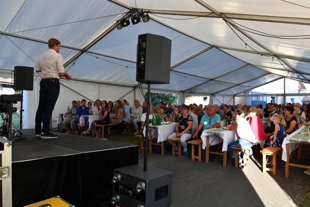 Heuer war Michael Großschädl zum traditionellen Kabarett am Weinhof Reichmann eingeladen. | Foto: Werner Friedl