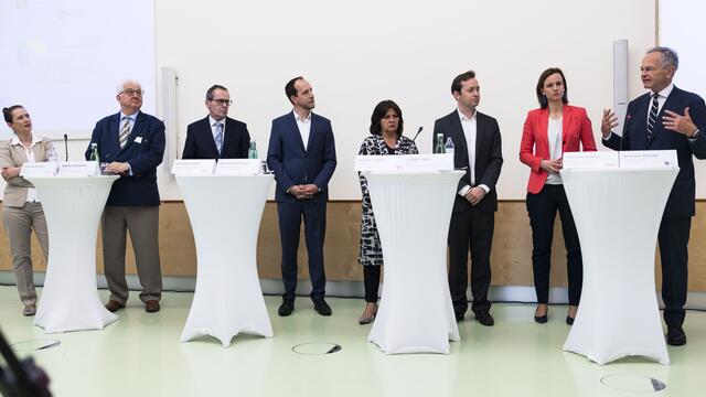 Von links.: Mariella Schurz, Robert Holzmann, Christian Friesl, Matthias Reisinger, Renate Anderl, Jakob Calice, Mariana Kühnel und Andreas Treichl. | Foto: Marlene Rahmann