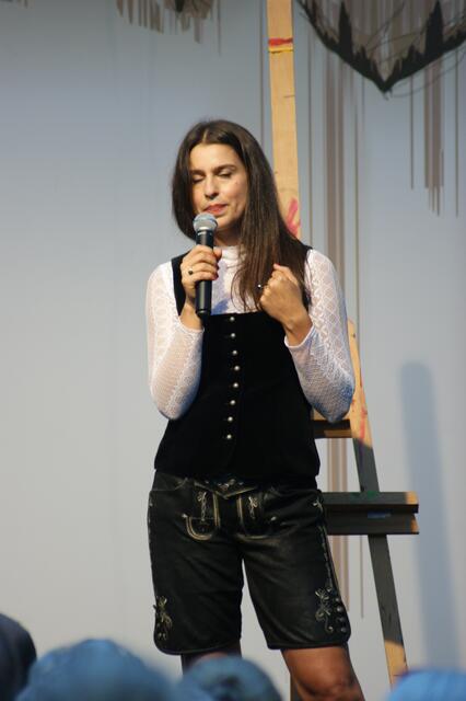 Eindringlich warb die Sopranistin Asmik Grigorian für die Teilnahme an der folgenden Aktion bei den Gollinger Festspielen. | Foto: Martin Schöndorfer, 2022