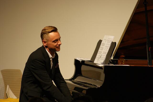 Mariusz Klubczuk am Piano zeichnete für die gelungene musikalische Begleitung der Sopranistin verantwortlich. | Foto: Martin Schöndorfer, 2022