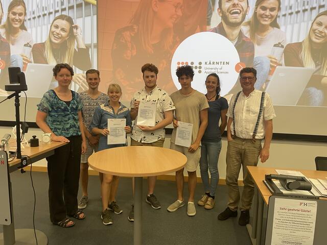 Zertifikatsverleihung an die Praktikant*innen, die sich über das TALENTE PRAKTIKUM der FH Kärnten &amp; FFG beworben haben.