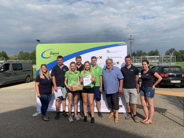 2.	Platz Landjugend Burgkirchen Team 2

v.l.n.r. Bezirksleiterin Sandra Gaisbauer, Bezirksleiter Fabian Beinhundner, Julia Nigl, Christian Kellner, Melanie Danninger, Fabian Starnberger, Uttendorfer Bürgermeister Josef Leimer, Landjugendleiter Uttendorf Florian Forthuber, Landjugendleiterin Uttendorf Kerstin Hofer
 | Foto: Bezirkslandjugend Braunau