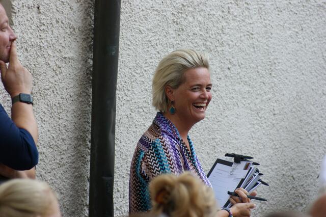 Eine gut gelaunte Sabine Döllerer war für die kaufmännische Abwicklung der Auktion zuständig.  | Foto: Martin Schöndorfer, 2022