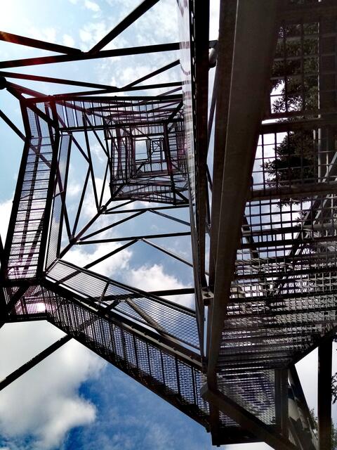 Wo dieser Aussichtsturm wohl steht?  hier geht's zur Auflösung  