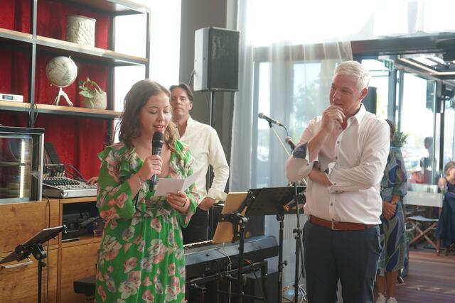 Annabell Pillinger gratuliert ihrem Vater Norbert Pillinger. | Foto: Andrea Glatzer