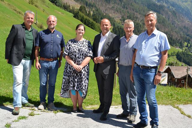 Erich Gollmitzer, Leiter Bezirksforstinspektion Lienz, Ivo Schreiner, Leiter-Stv. der Wildbach- und Lawinenverbauung, Sektion Tirol, BH Olga Reisner, LHStv Josef Geisler, Bgm Vitus Monitzer, Landesforstdirektor Josef Fuchs (v.l.). | Foto: Hans Ebner