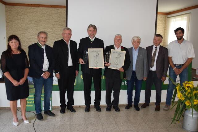 Karl Keplinger (3.v.l.) wurde wieder als Obmann gewählt. | Foto: Foto: UBV