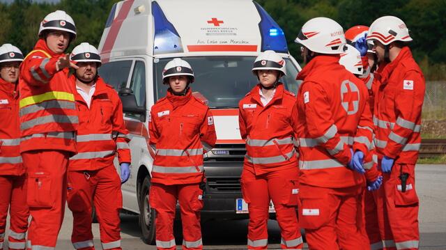 Die Schnelleinsatzgruppe des Roten Kreuzes versorgte die "Verletzten". | Foto: AMAG