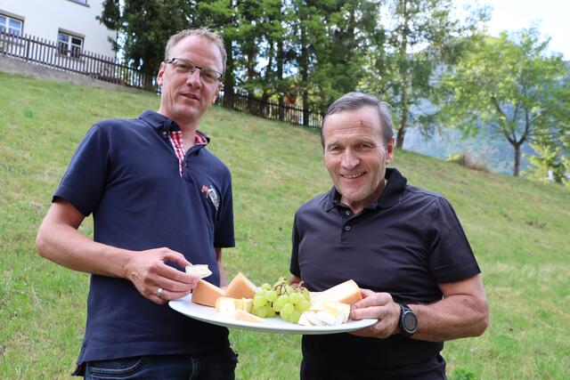 Dietmar Walser und Hermann Huber (v.li.) freuen sich gemeinsam mit allen Durchführenden auf zahlreiche Besucherinnen und Besucher beim 13. Markttag in Ischgl. | Foto: Siegele