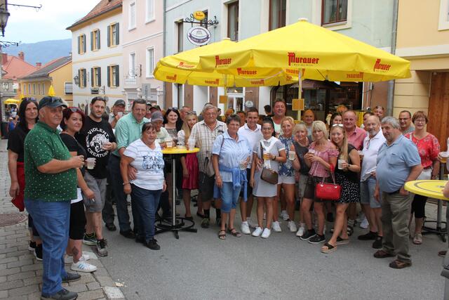 Aus dem Murtal zum Murauer Gassln angereist- rund 50 Gäste vom Cafe Castra in Zeltweg. | Foto: Angelika Brunner