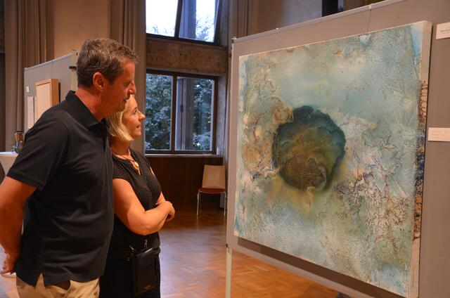 Bürgermeister Thomas Schäfauer und Gattin Dagmar sind aus zur Ausstellung gekommen