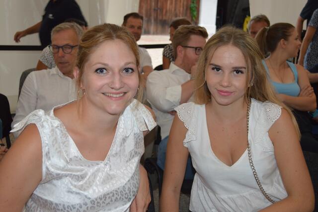 Stefanie Kalliwoda und Fanni Strohmeier | Foto: Christopher Polesnig 