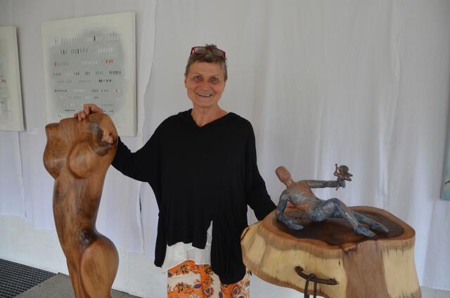 "Frau" und "Mann" und Bildhauerin Johanna Tschabitscher