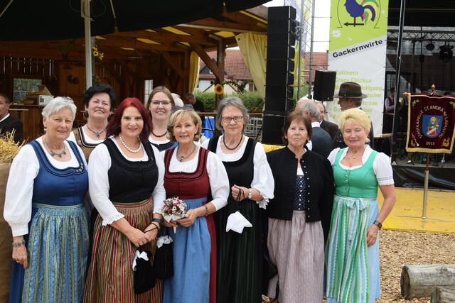 Die Frauenrunde Jakling mit Obfrau Margit Hambaumer (3. von links) | Foto: MeinBezirk.at