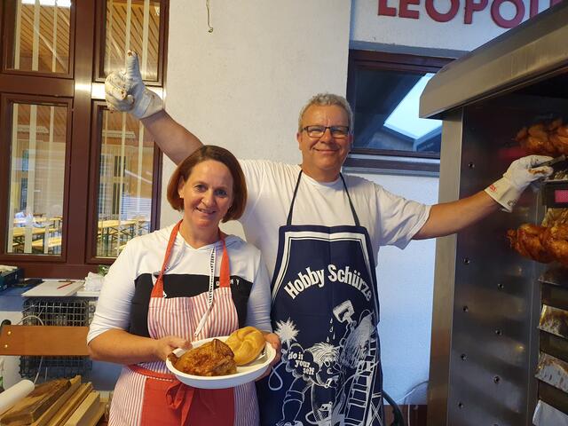 Petra und Hartmut Wagner verwöhnen wie echte Wirten. | Foto: Erika Kollmann-Till