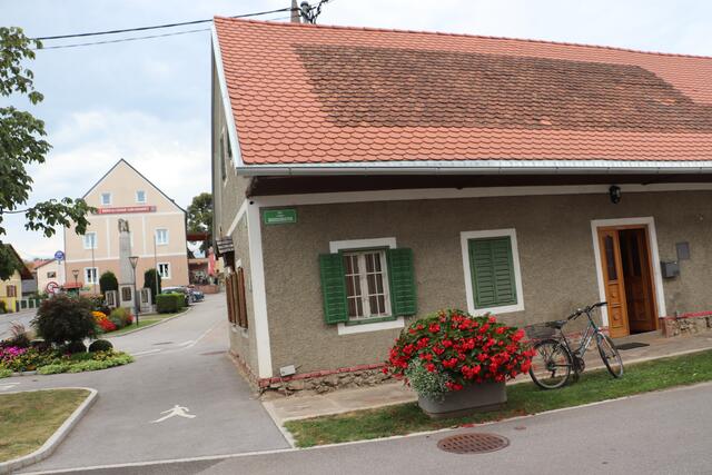 Steiermark hat endlich auch eine eigene Krippenbauschule. Zu verdanken ist das dem Engagement von Alois Kickmaier/Obmann der Krippenfreunde Kaiserwald und der Gemeinde Wundschuh , die vor Jahren eine Krippenwerkstatt ermöglichte. | Foto: Edith Ertl