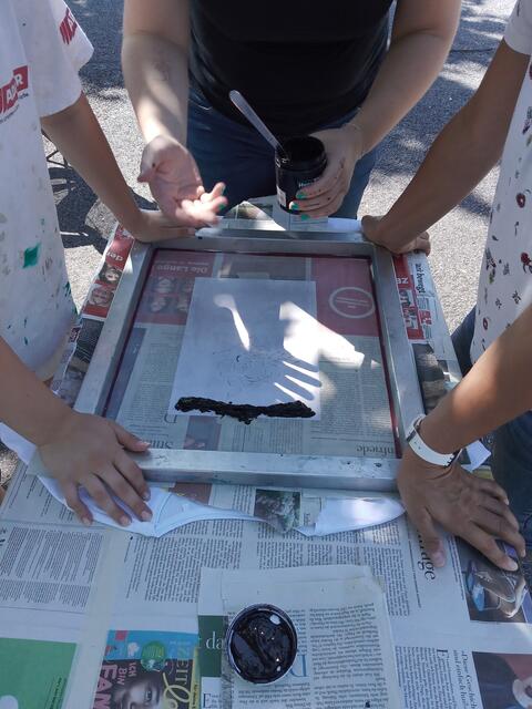 Der Siebdruck-Workshop unter dem Motto „Entdecke deine Kreativität“ war gut besucht.  | Foto: Hilfswerk/Streetwork SO