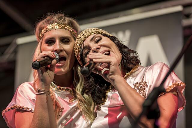 Bei der Abba-Show präsentierten die Musiker die größten Hits der kultigen Band aus Schweden. | Foto: Christian Hartlauer