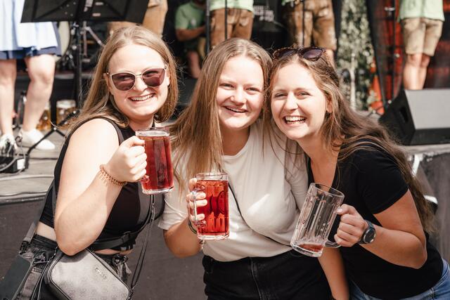 Marlene, Luise und Julia freuten sich schon auf den Frühschoppen.