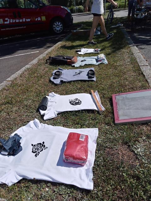 Der Siebdruck-Workshop unter dem Motto „Entdecke deine Kreativität“ war gut besucht.  | Foto: Hilfswerk/Streetwork SO