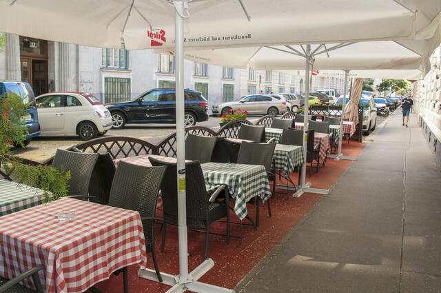 Im Sommer kann man hier im Schanigarten essen. | Foto: Wolfgang Unger