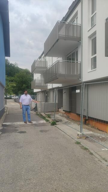 Die neu geschaffenen Wege in der Wiener Straße 2 und in Richtung Fürstenberggasse bekommen bald eine neue Beleuchtung. Bürgermeister Stefan Steinbichler will so für mehr Sicherheit sorgen. 
 | Foto: Stadtgemeinde Purkersdorf