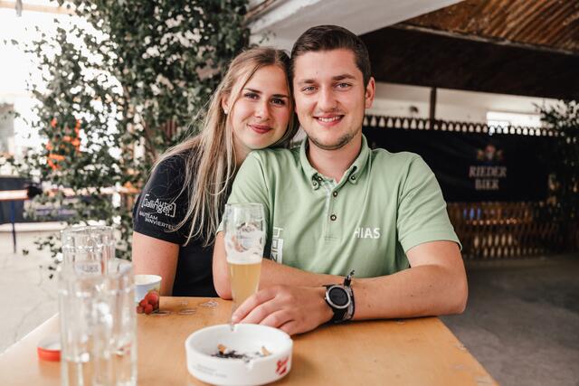 Lena und Matthias genoßen den Frühschoppen.
