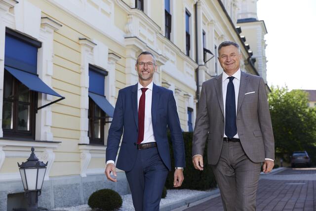 Die Vorstände der Treibacher Industrie AG Rene Haberl und Rainer Schmidtmayer: "Wenn es darum geht, wer am weitesten in der Technologie zum Thema Umweltschutz und Emissionsverringerung ist, braucht sich die Industrie nicht zu verstecken." | Foto: TIAG
