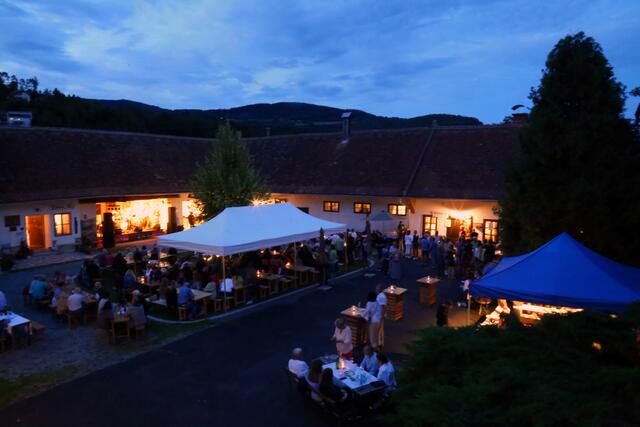 Der Viertkanthof in Floing bietet ein besonderes Flair und ließ Wohlfühlstimmung bei den Gästen aufkommen. | Foto: Kevin Lagler