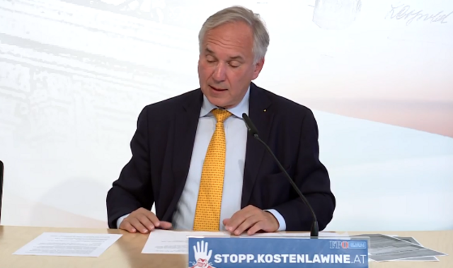 FPÖ-Bundespräsidentenkandidat Walter Rosenkranz bemängelt die "Kompliziertheit" des Wahlsystems bei der Einreichung der Unterstützungserklärungen. | Foto: FPÖ-TV