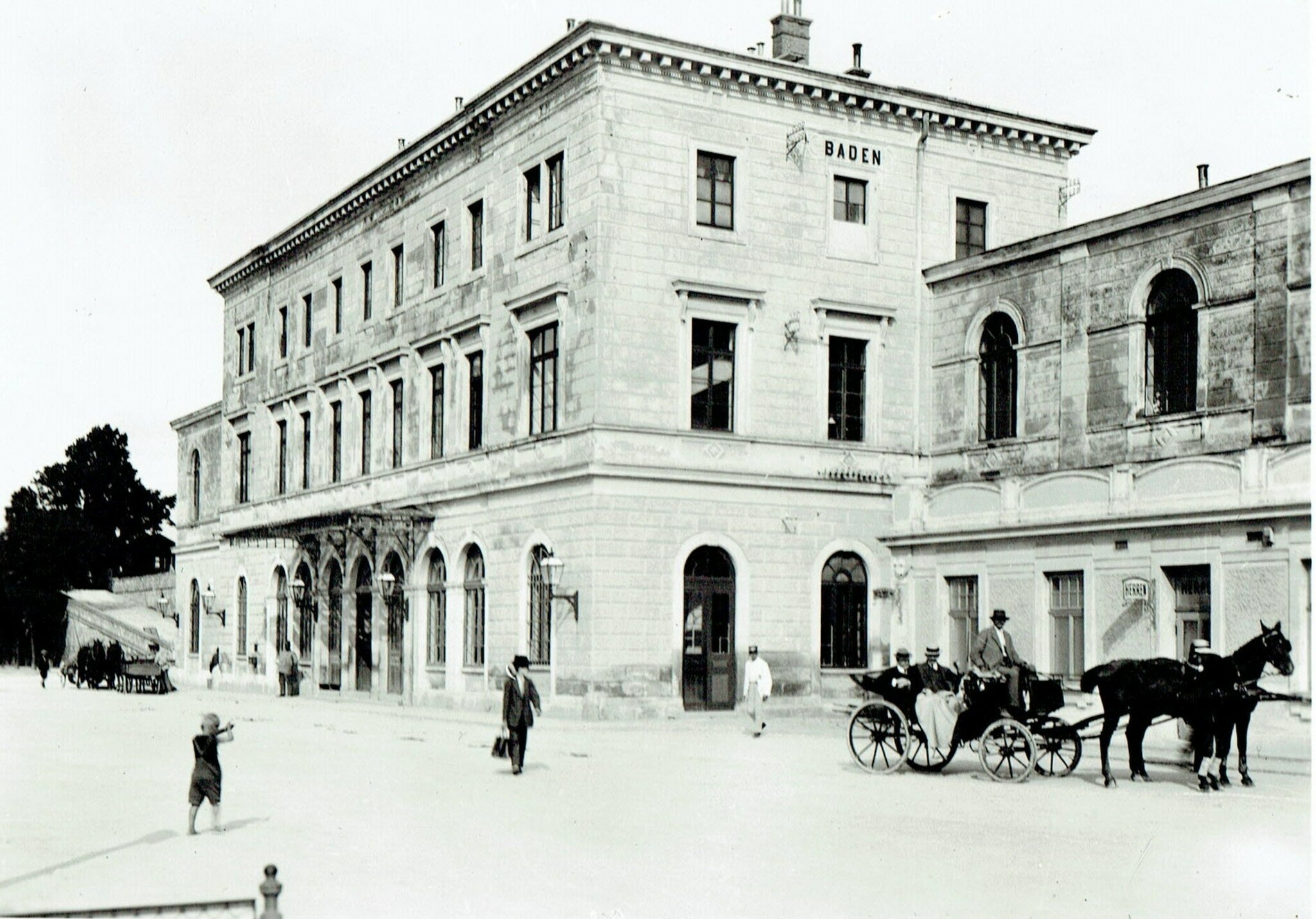 Damals Heute Der Bahnhof Baden Baden