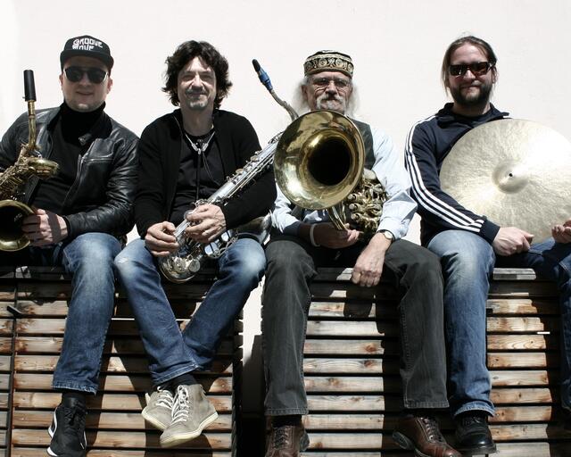 Oleksandr Ryndenko, Gernot Strebl, Christoph Wundrak und Klaus Fürstner spielen im Achteckstadl auf. | Foto: privat