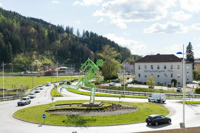 Die Umleitung geht wieder über den Kreisverkehr. | Foto: Stadt Bruck/Meieregger