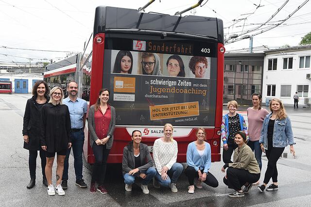 Einige Jugend Coaches vom Verein Promente und Einstieg mit dem Obus. | Foto: kunstmann