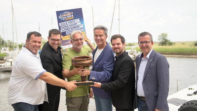 Manfred Spah, Florian Roehlich, Künstler Klaus Seiler, Alfons Haider, David Krammer und Bürgermeister Thomas Schmid (v.l.) | Foto: Lukas Windberger