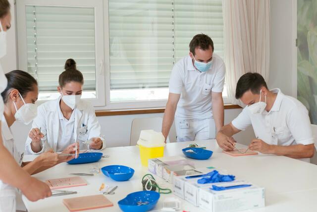 Das Krankenhaus der Barmherzigen Brüder St. Veit/Glan und das Elisabethinen-Krankenhaus Klagenfurt bieten Workshops und Kurse an, die speziell auf die Ausbildungsbedürfnisse junger ÄrztInnen zugeschnitten sind. | Foto: HF Pictures