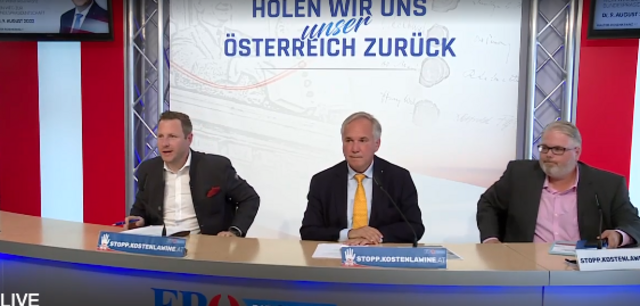 Walter Rosenkranz (Mitte) und FPÖ-Generalsekretär Michael Schnedlitz (links) bei der Wahlkampf-Pressekonferenz in Wien. | Foto: FPÖ-TV
