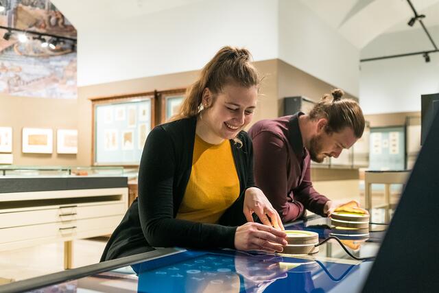 Im Papyrusmuseum am Heldenplatz, Neue Burg, gibt es zahlreiche Führungen für Kids und Erwachsene.  | Foto: Österreichische Nationalbibliothek/Pichler