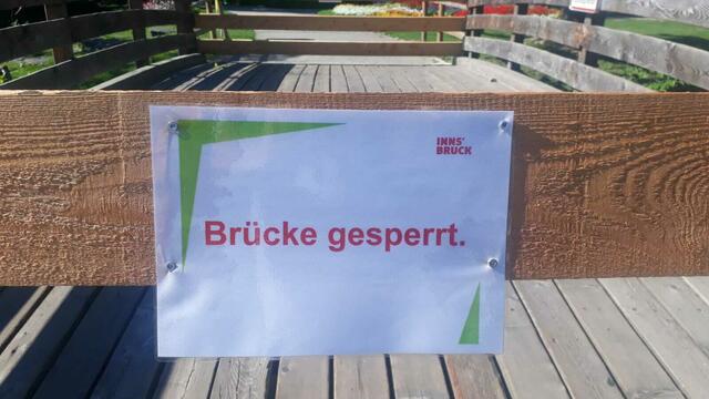 Nach einer kurzfristigen Totalsperre ist die Brücke für Fußgänger passierbar. | Foto: BezirksBlätter