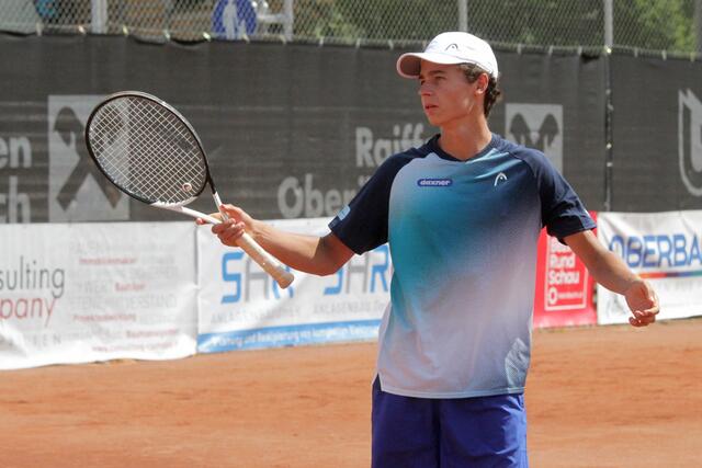 Der Welser Nico Hipfl kann es nicht fassen. Er kam in Satz 2 stark zurück, doch am Ende war alles weg.