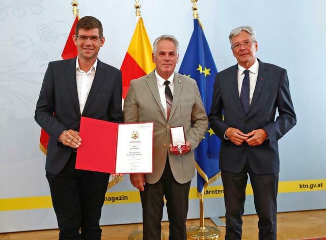 Für seine Tätigkeit wurde Zebendin vom Land Kärnten mit dem Ehrenzeichen ausgezeichnet. | Foto: LPD Kärnten/Eggenberger