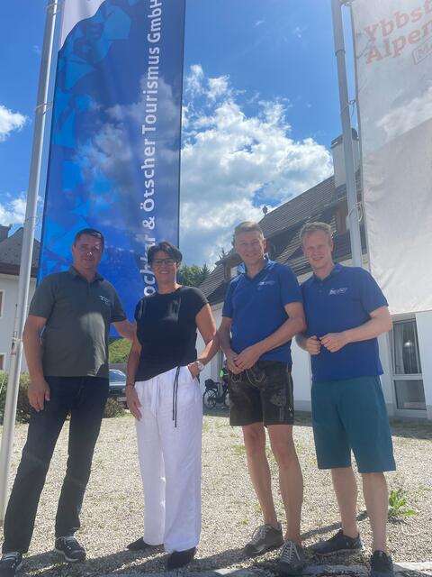 Engere Zusammenarbeit von Ybbstaler Alpen und Bergbahnen: Ybbstaler Alpen-Geschäftsführer Herbert Zebenholzer, Gamings Bürgermeisterin Renate Rakwetz sowie die Bergbahnen-Chefs Karl Weber und Markus Redl (Ötscher &amp; Hochkar Tourismus GmbH)  | Foto: Ybbstaler Alpen