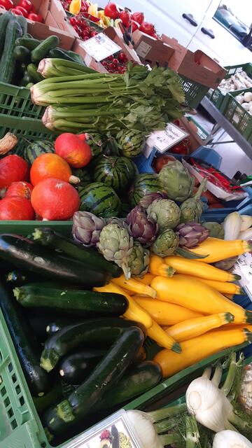 Am Marktstand in Hallein | Foto: Esterer