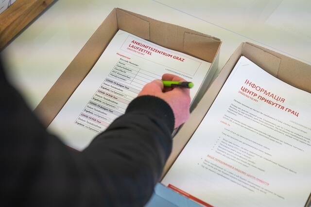Gleich nach der Ankunft in Graz erfolgt die Datenerhebung – bis 15. September noch im Ankunftszentrum in Graz. | Foto: Land Steiermark/Robert Binder