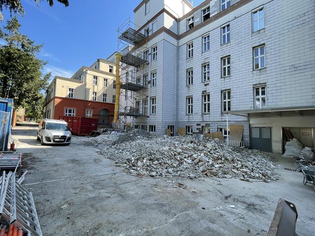 Aktuell domieren die Bauschutthaufen das Bild. | Foto: zVg